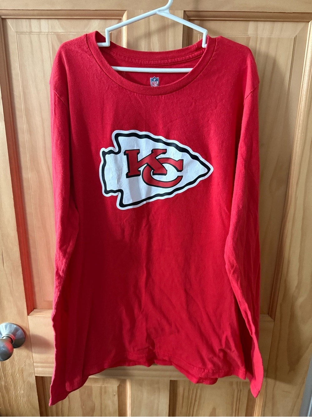 Boys Kansas City Chiefs Long Sleeve Shirt Size XL (18/20). Has Wear On Logo, See